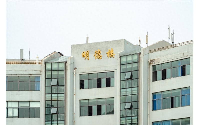 物業(yè)管理中心優(yōu)質(zhì)服務(wù)創(chuàng)優(yōu)實(shí)操指南：從示范到全員，提升服務(wù)品質(zhì)
