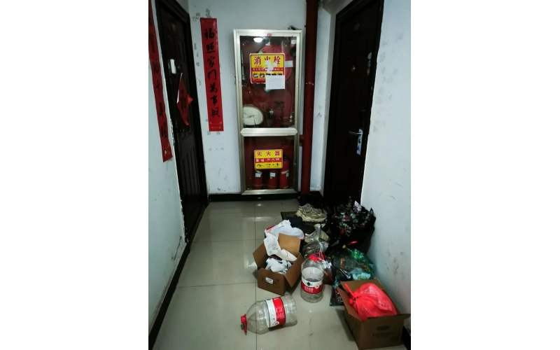 &ldquo;業(yè)主投訴鄰居堆垃圾，物業(yè)溫馨提醒&rdquo;