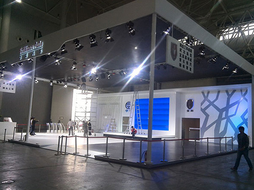 華中車展中華展臺(tái)-華晨車展